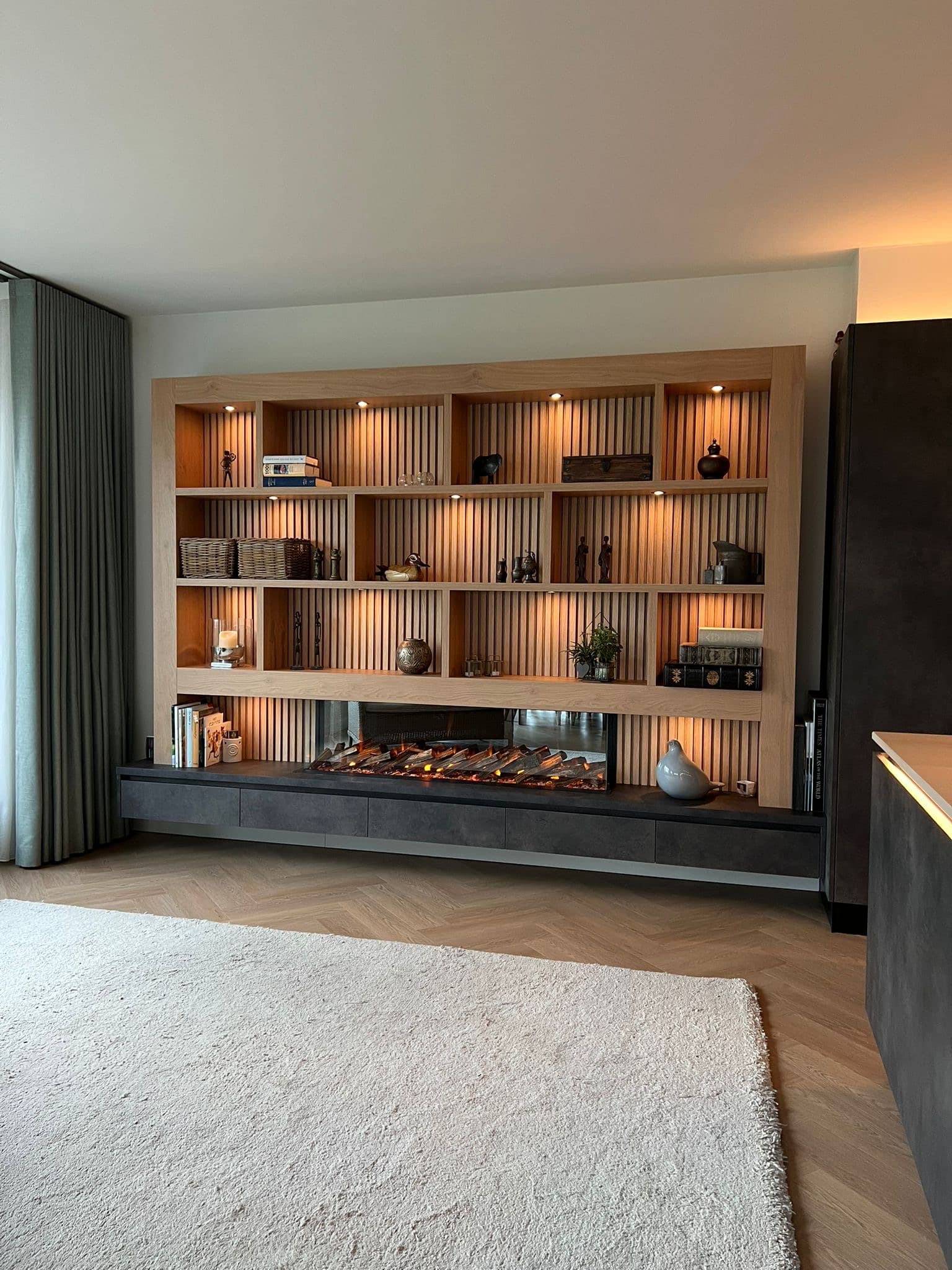 Luxe woonkamerkast met haard