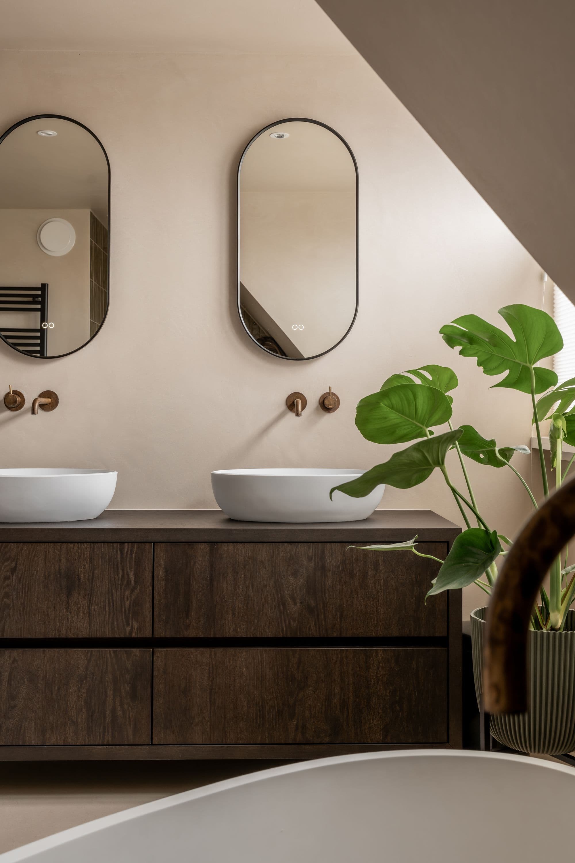 Badkamermeubel in donker eiken