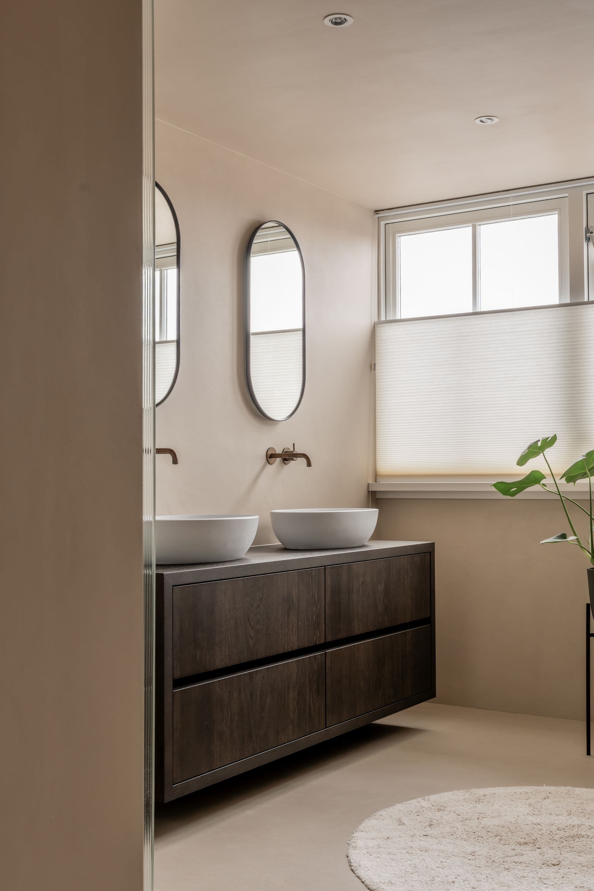 Badkamermeubel in donker eiken