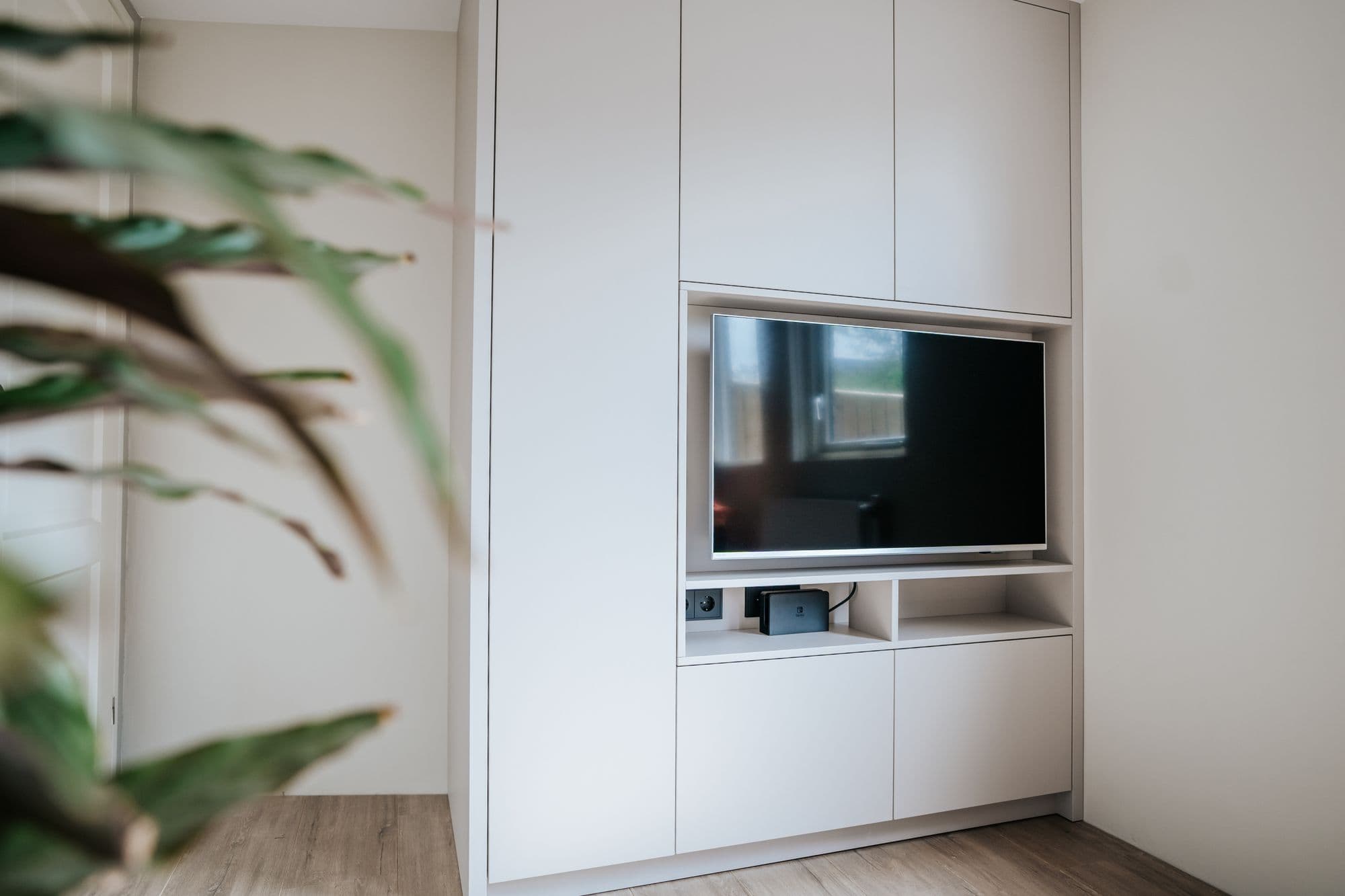 Haard- en TV-wand op maat