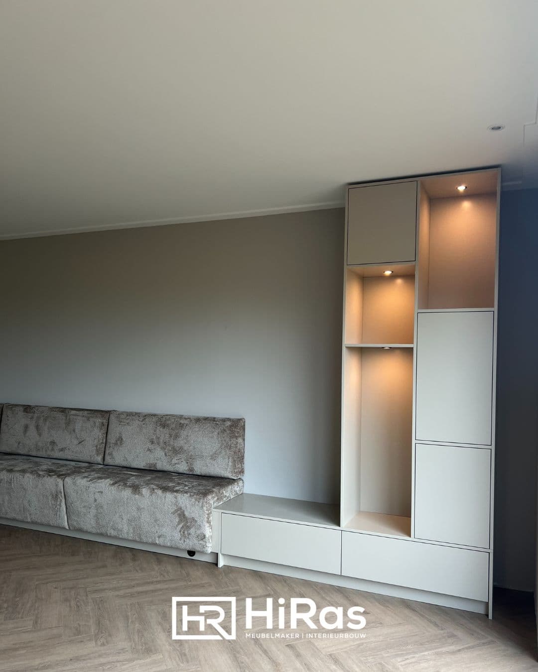 Zitbank en wandkast op maat